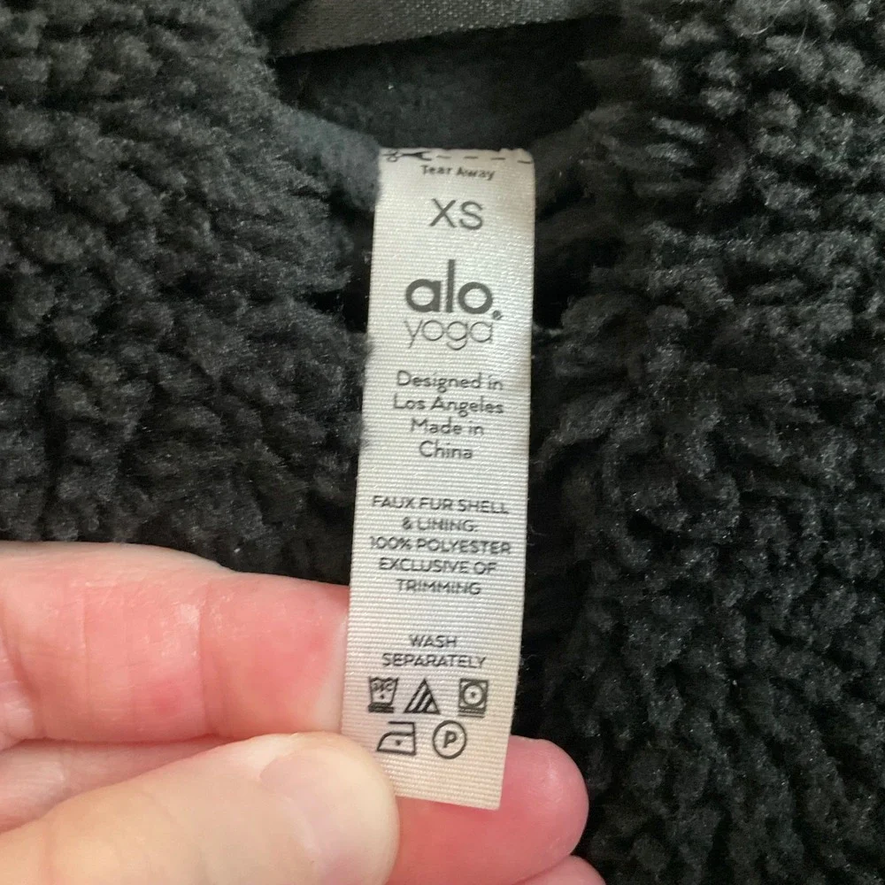 ALO Yoga Black LA Cropped Full Zip Sherpa Fleece Hooded Jacket - Size XS